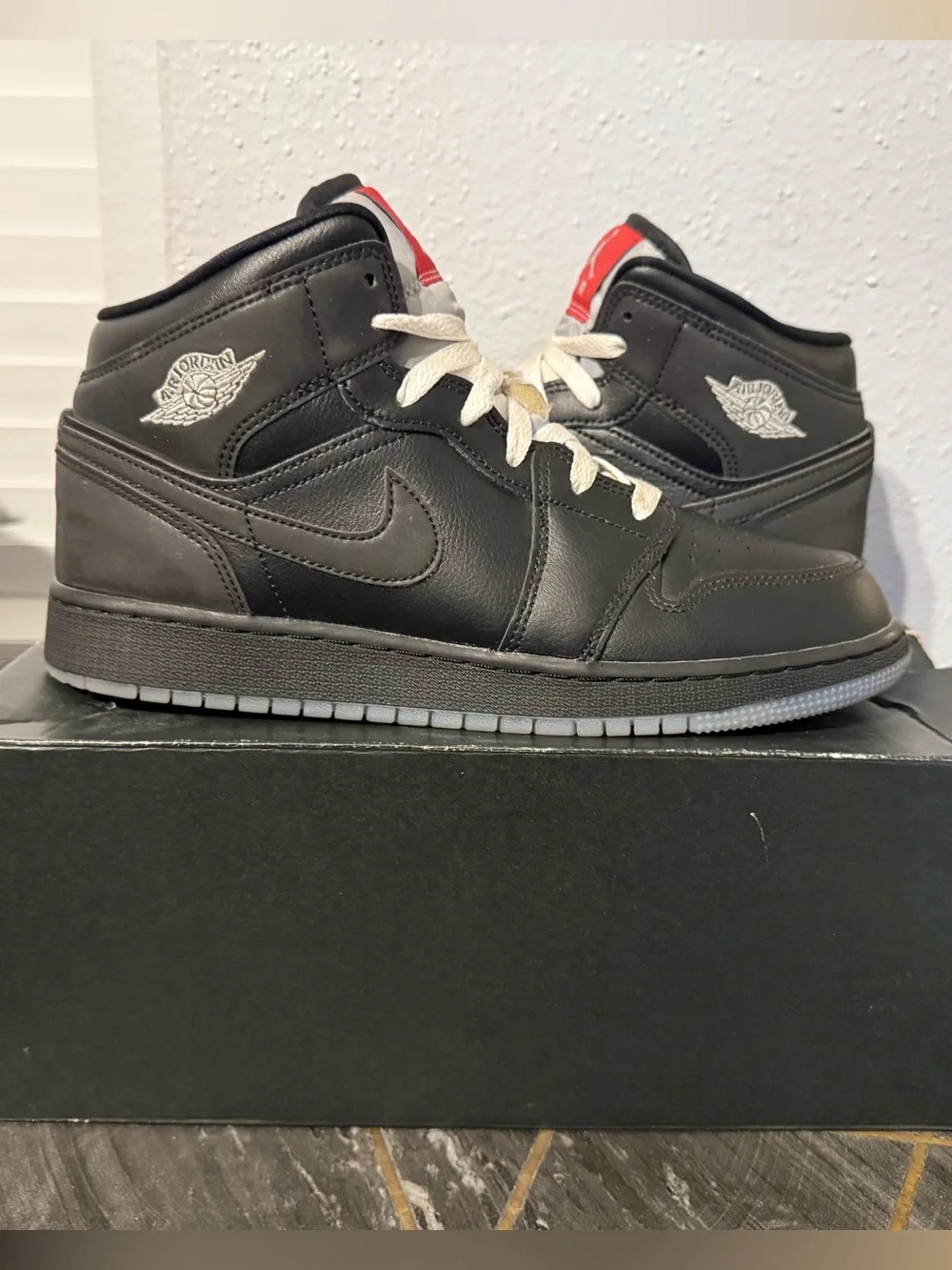Air Jordan Retro 1 Mid Black Metallic Size 7Y